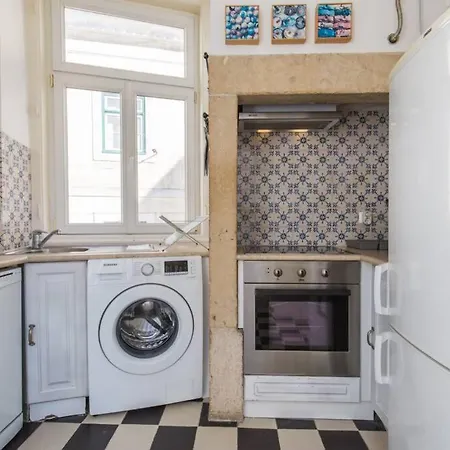 135 C - Quiet Charming Flat In Historic Alfama Near Baixa *