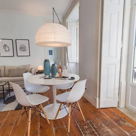 135 C - Quiet Charming Flat In Historic Alfama Near Baixa
