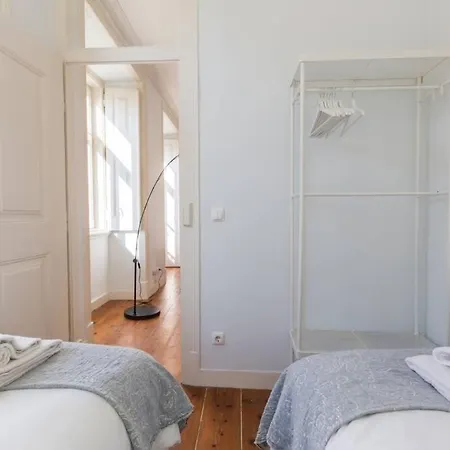 135 C - Quiet Charming Flat In Historic Alfama Near Baixa *