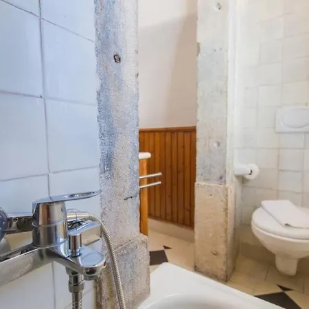 135 C - Quiet Charming Flat In Historic Alfama Near Baixa *