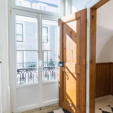 135 C - Quiet Charming Flat In Historic Alfama Near Baixa *