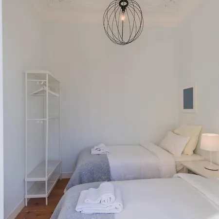 135 C - Quiet Charming Flat In Historic Alfama Near Baixa