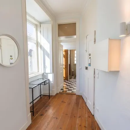 Апартаменты Quiet Charming Flat In Historic Alfama Near Baixa
