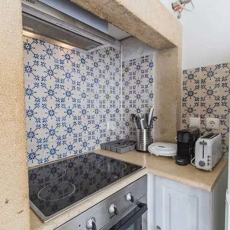 Апартаменты Quiet Charming Flat In Historic Alfama Near Baixa