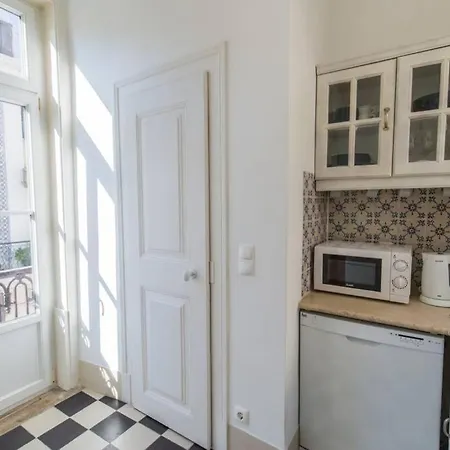 Апартаменты Quiet Charming Flat In Historic Alfama Near Baixa *
