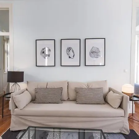 Апартаменты Quiet Charming Flat In Historic Alfama Near Baixa Лиссабон