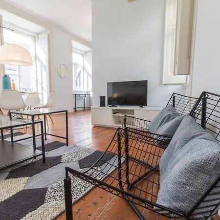 Апартаменты Quiet Charming Flat In Historic Alfama Near Baixa *