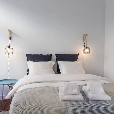 Quiet Charming Flat In Historic Alfama Near Baixa *